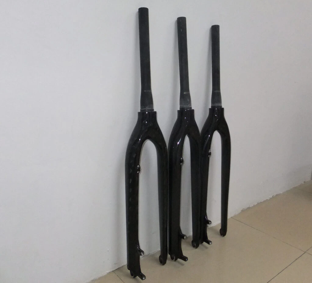 FK023 carbon fork